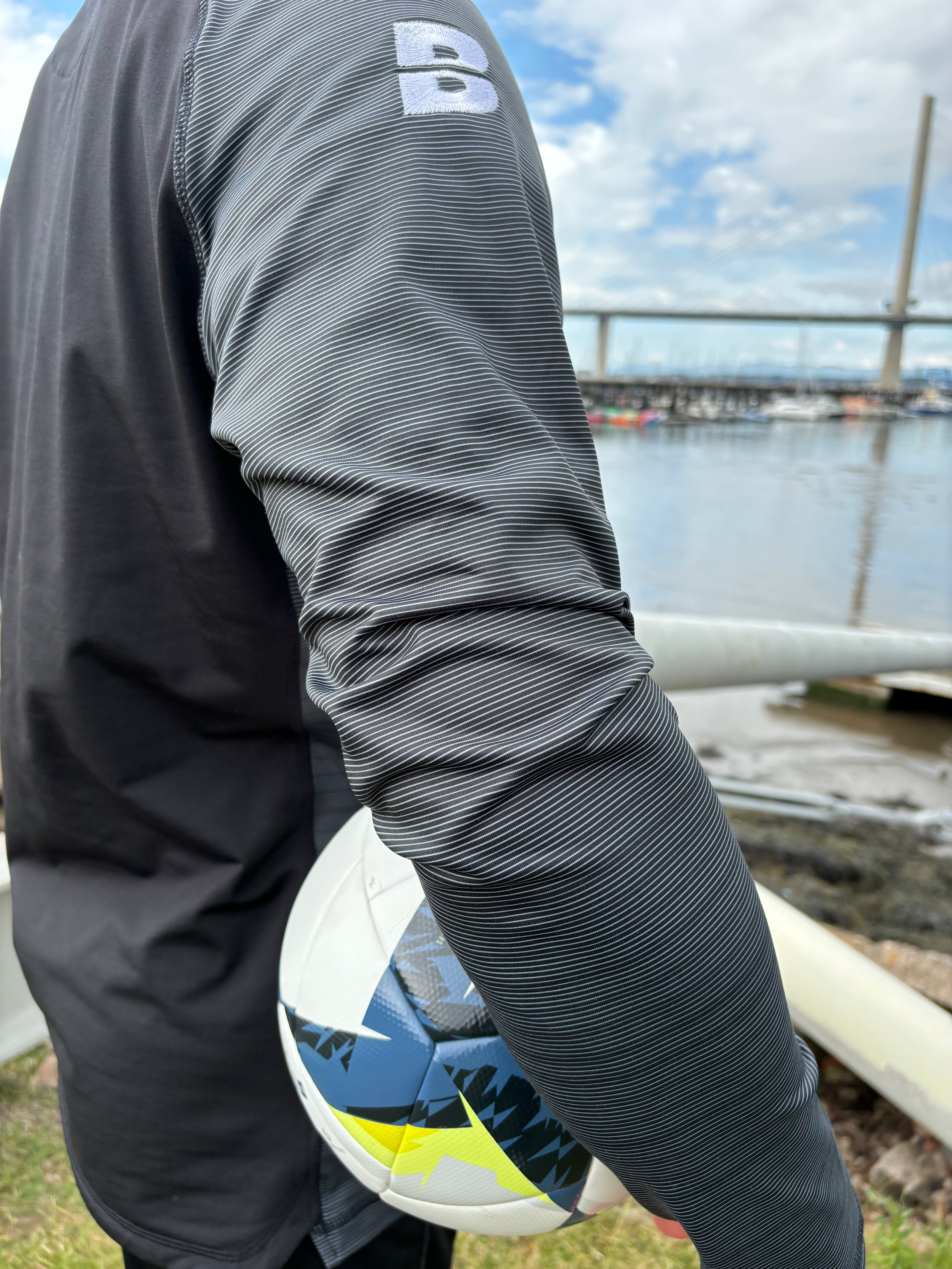 PERFORMANCE QUARTER ZIP TOP BLACK/GRAPHITE