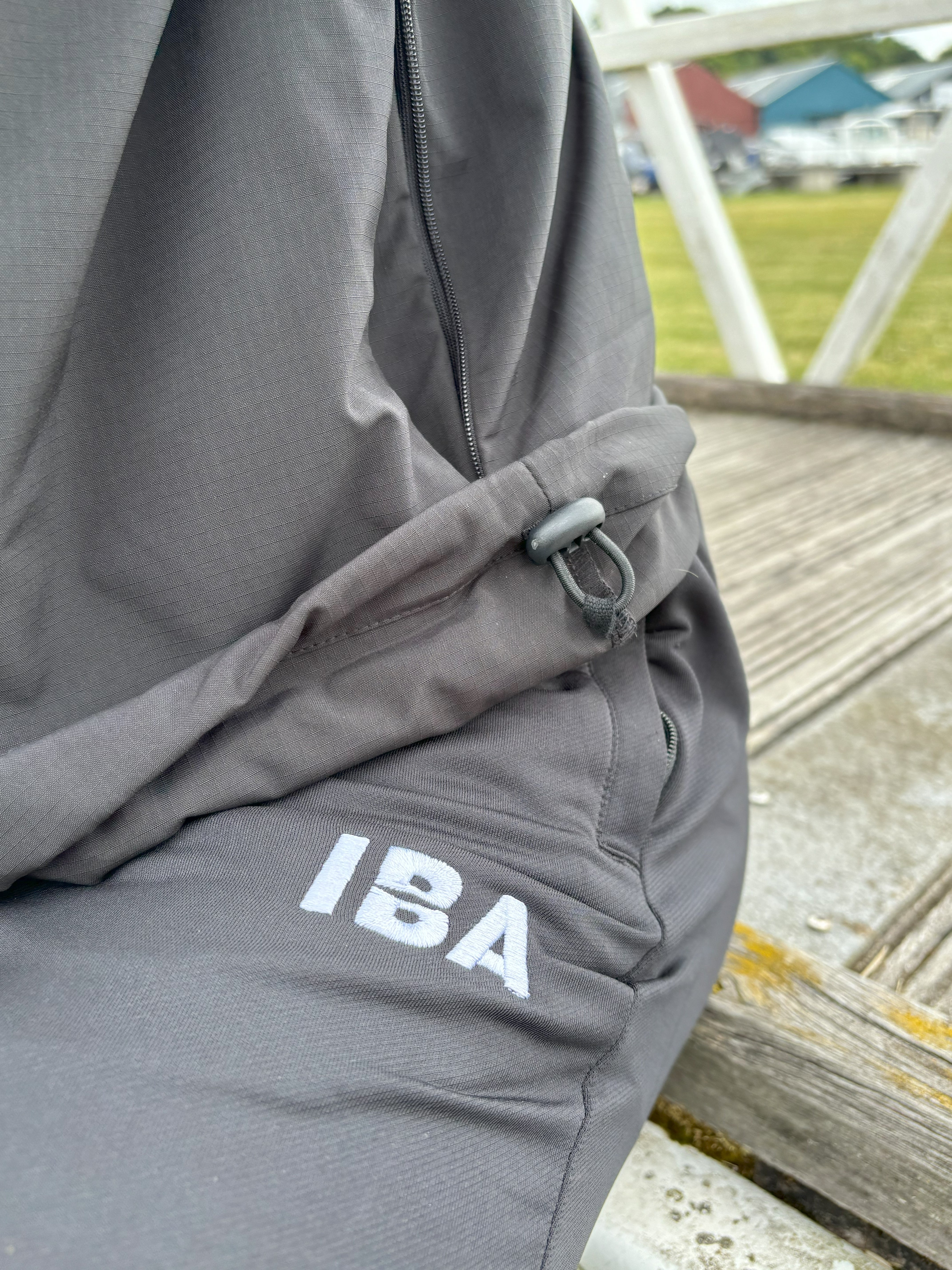 ELEMENTS WINDBREAKER