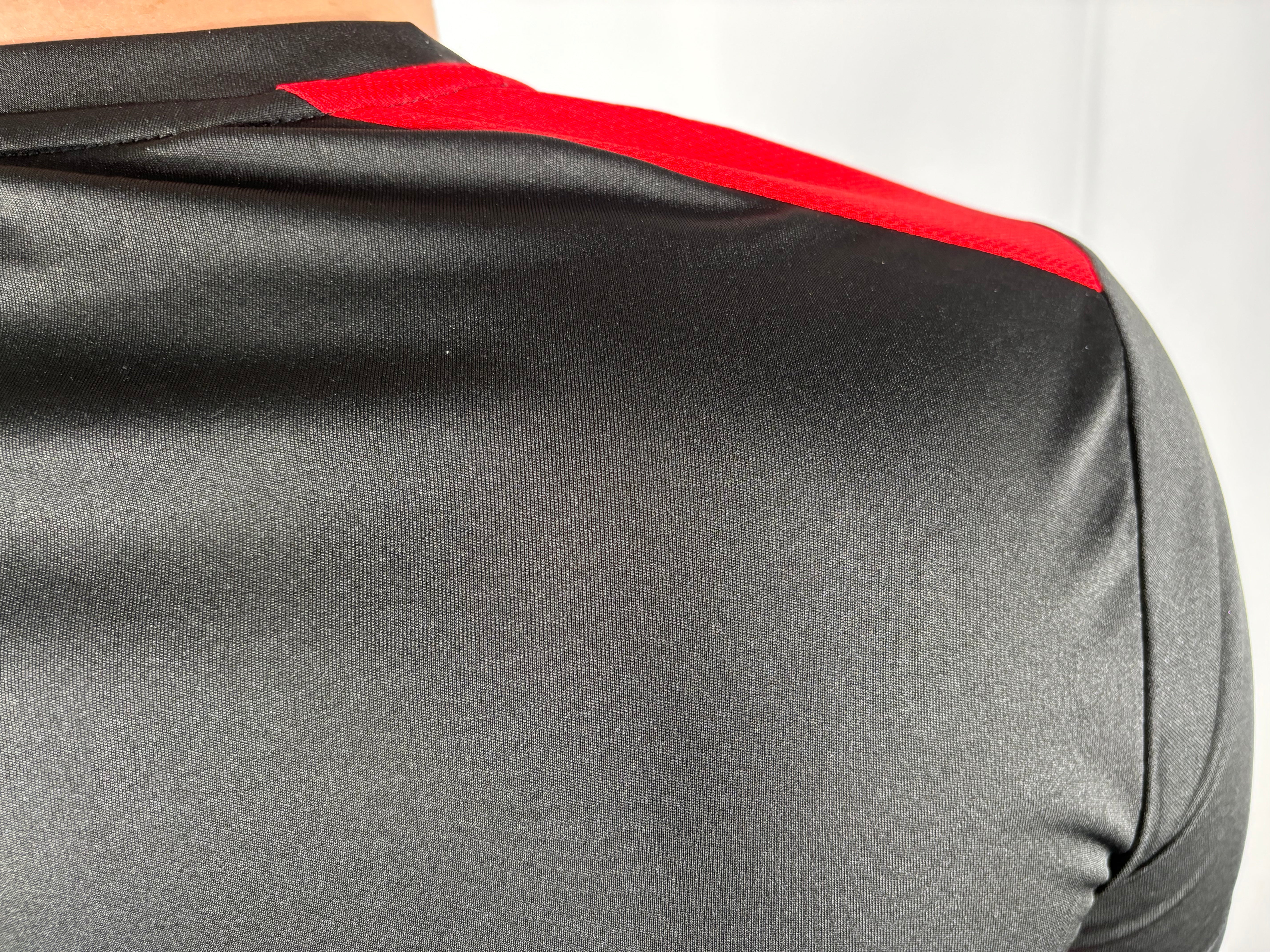 PERFORMANCE SHIRT BLACK/RED