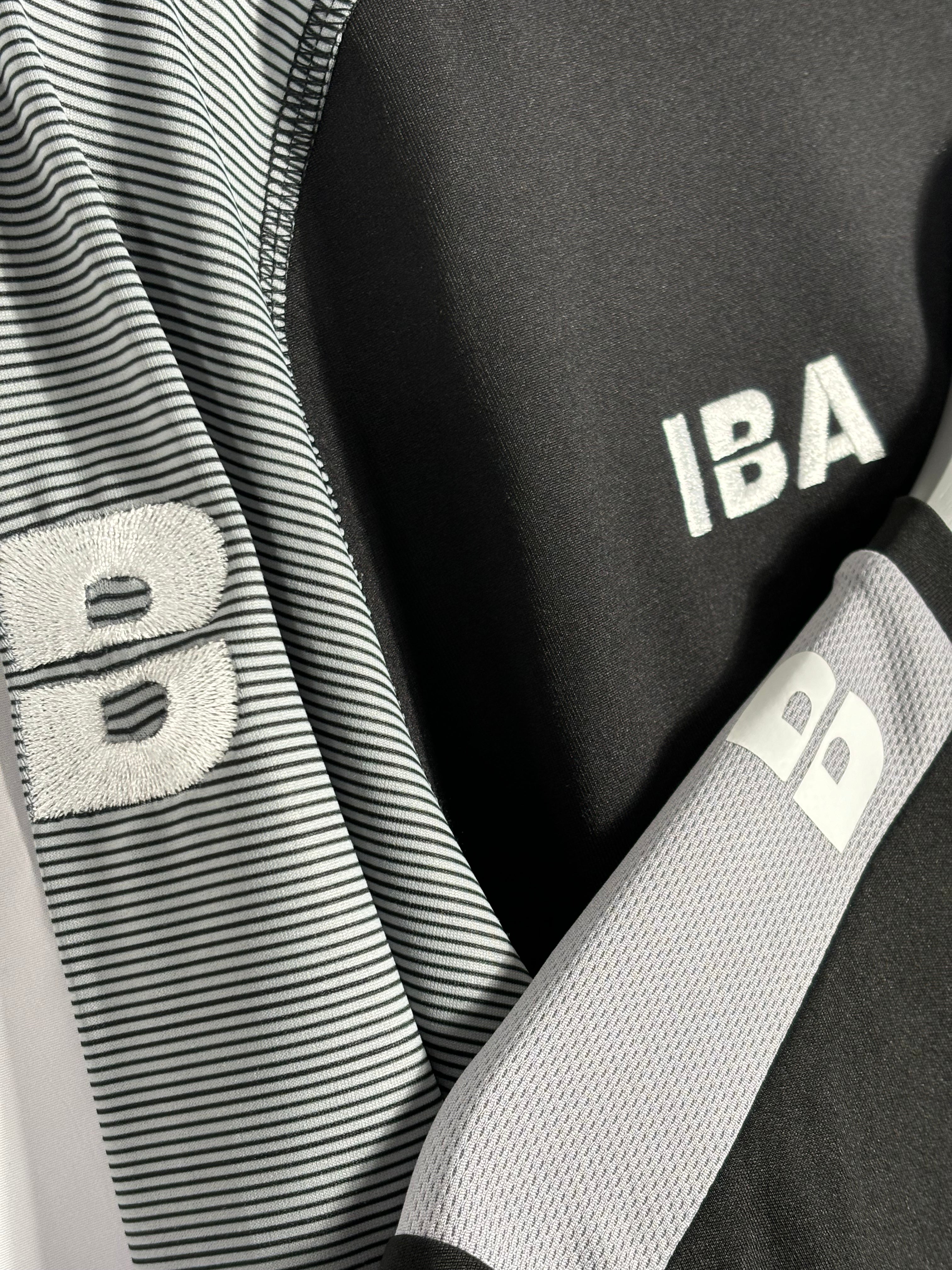 PERFORMANCE QUARTER ZIP TOP BLACK/GREY