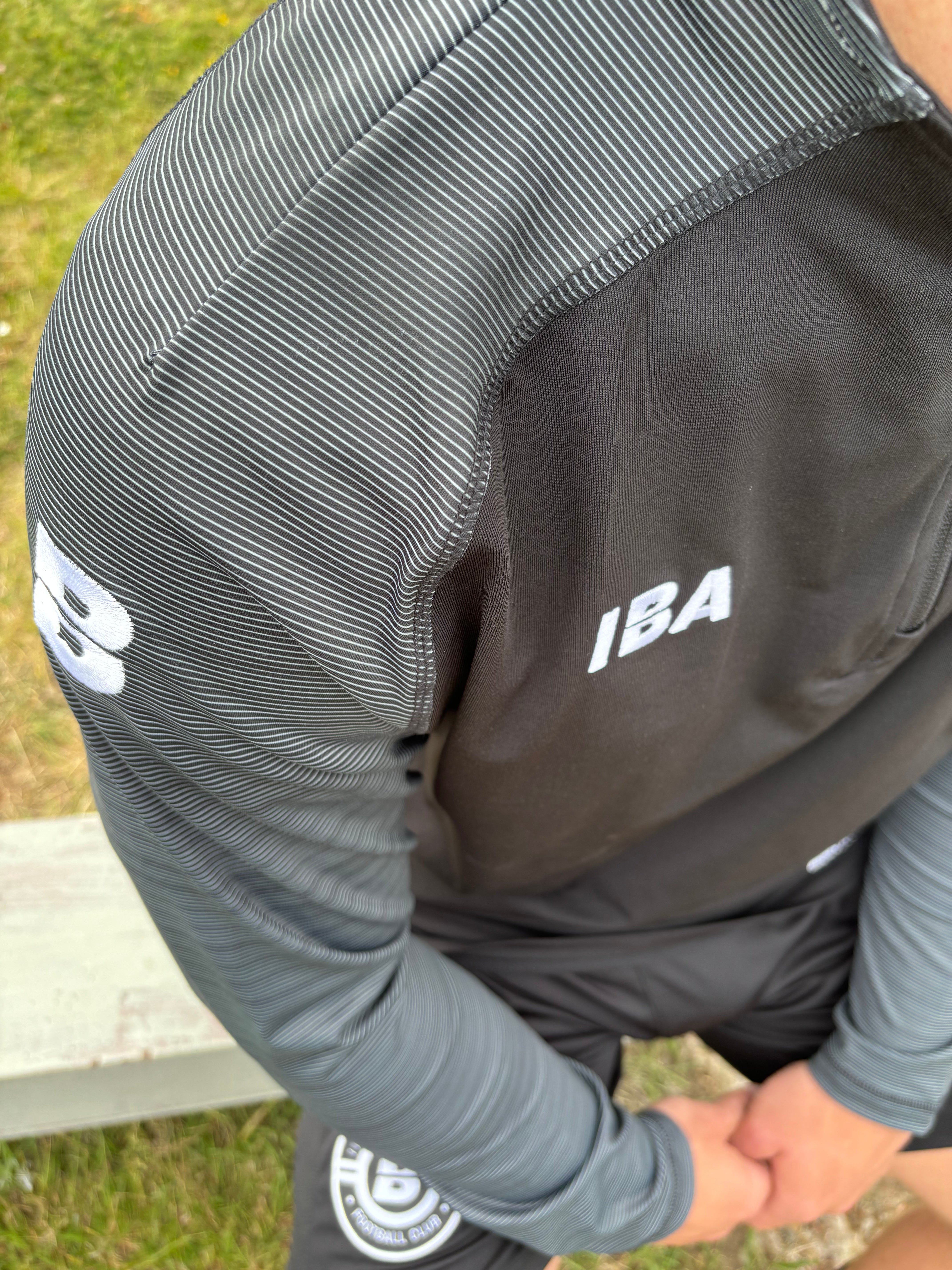 PERFORMANCE QUARTER ZIP TOP BLACK/GRAPHITE